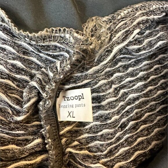 TIK TOK HONEYCOMB SCRUNCH BUTT LIFTING SEAMLESS LEGGINGS NWOT - Picture 6 of 8